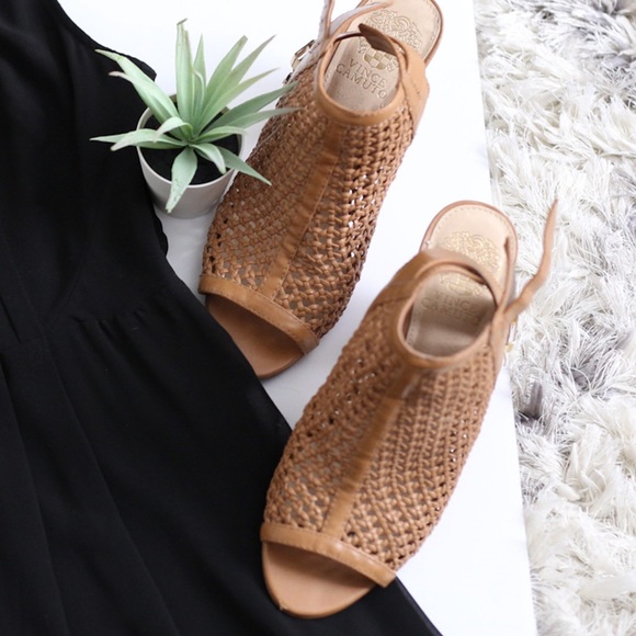 Vince Camuto Shoes - Vince Camuto brown shooties